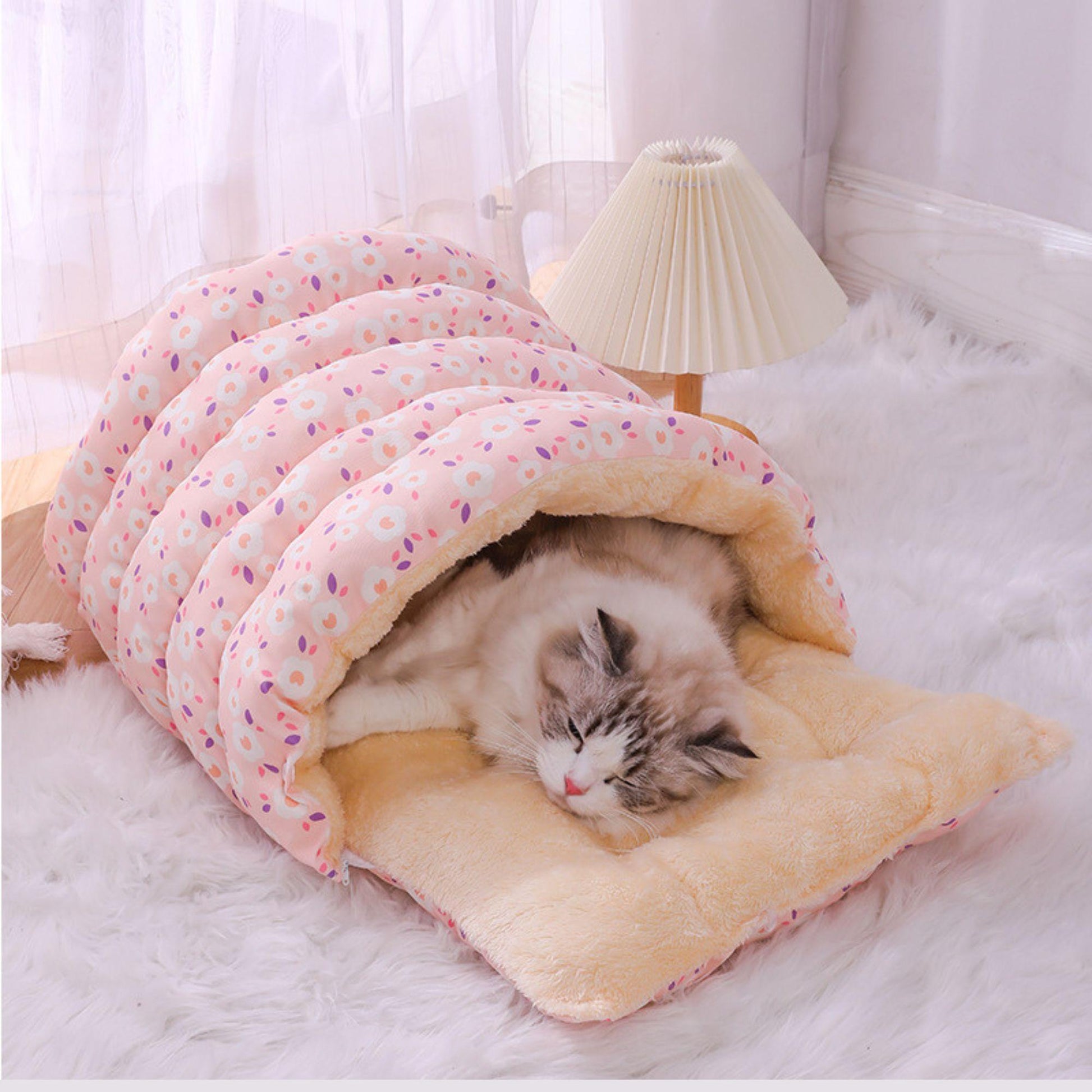 Katzenhöhle mit Plüsch & Blumenmuster -  Happylittlepaws